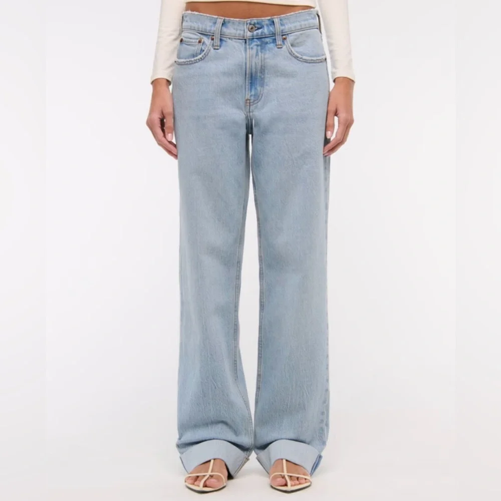 Abercrombie & Fitch Low Rise Baggy Jean - Picture 2 of 5